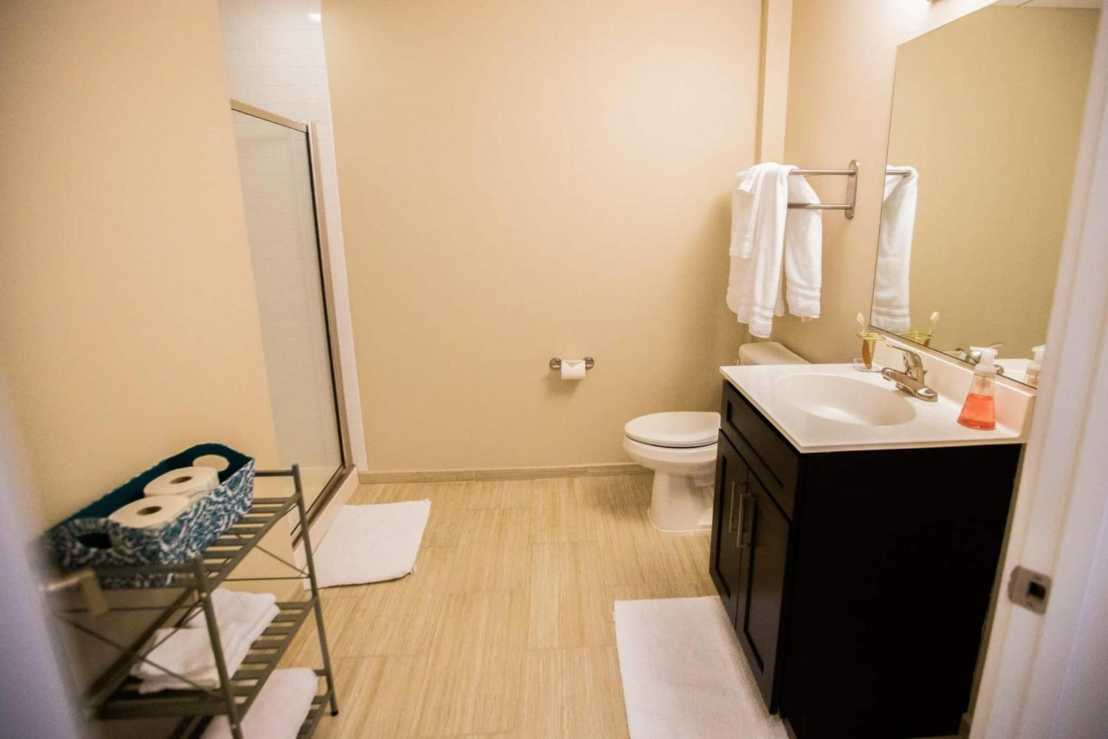 2BR/2BA Brand New Executive Luxury Suite w/ Gym by ENVITAE Main image 2